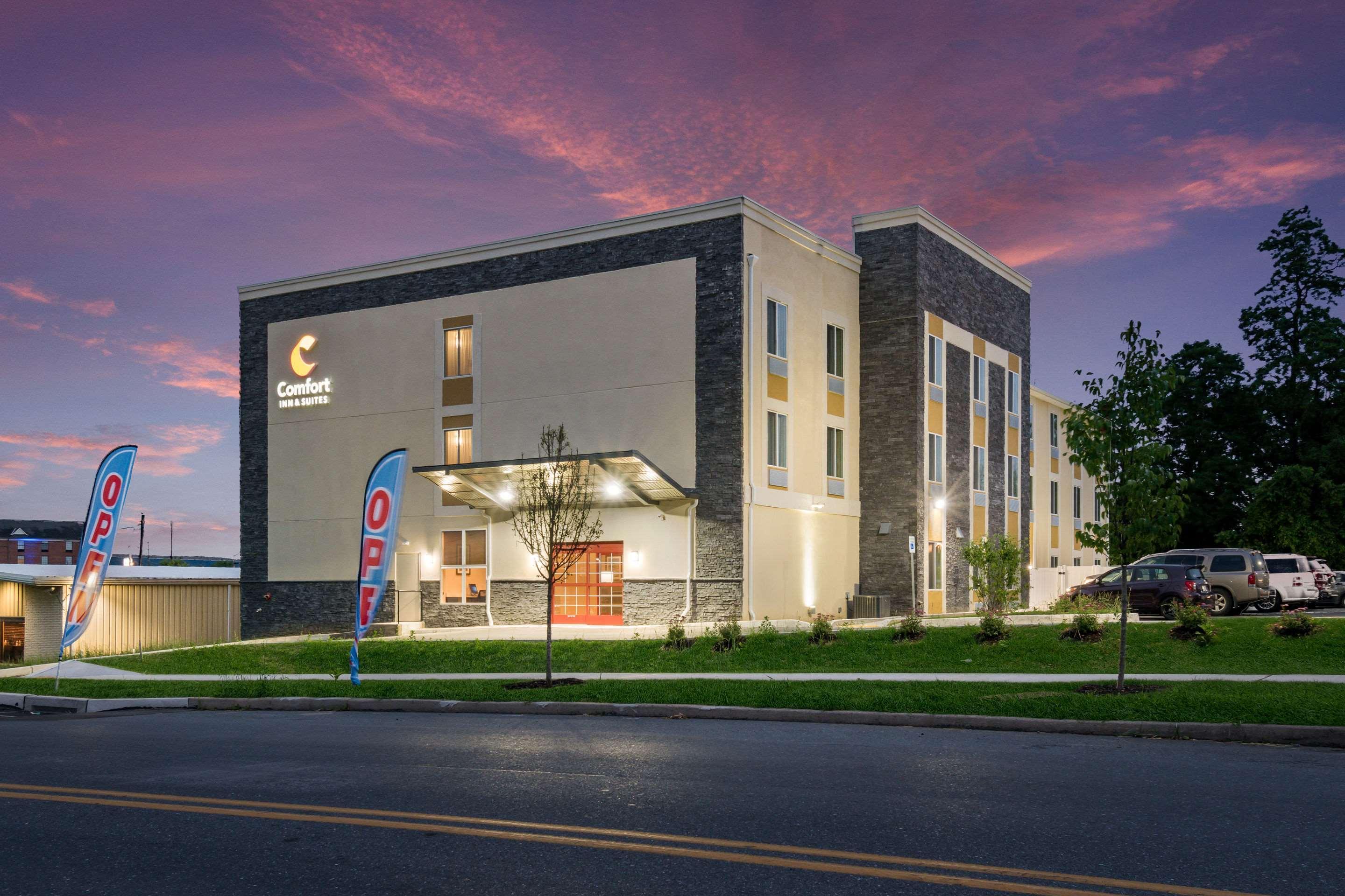 Comfort Inn & Suites Harrisburg - Hershey West Exterior foto